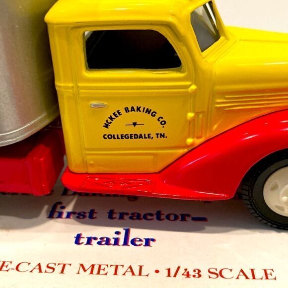 MCKEE CAKES Baking Semi Tractor Trailer Truck Die Cast - Picture 7 of 8